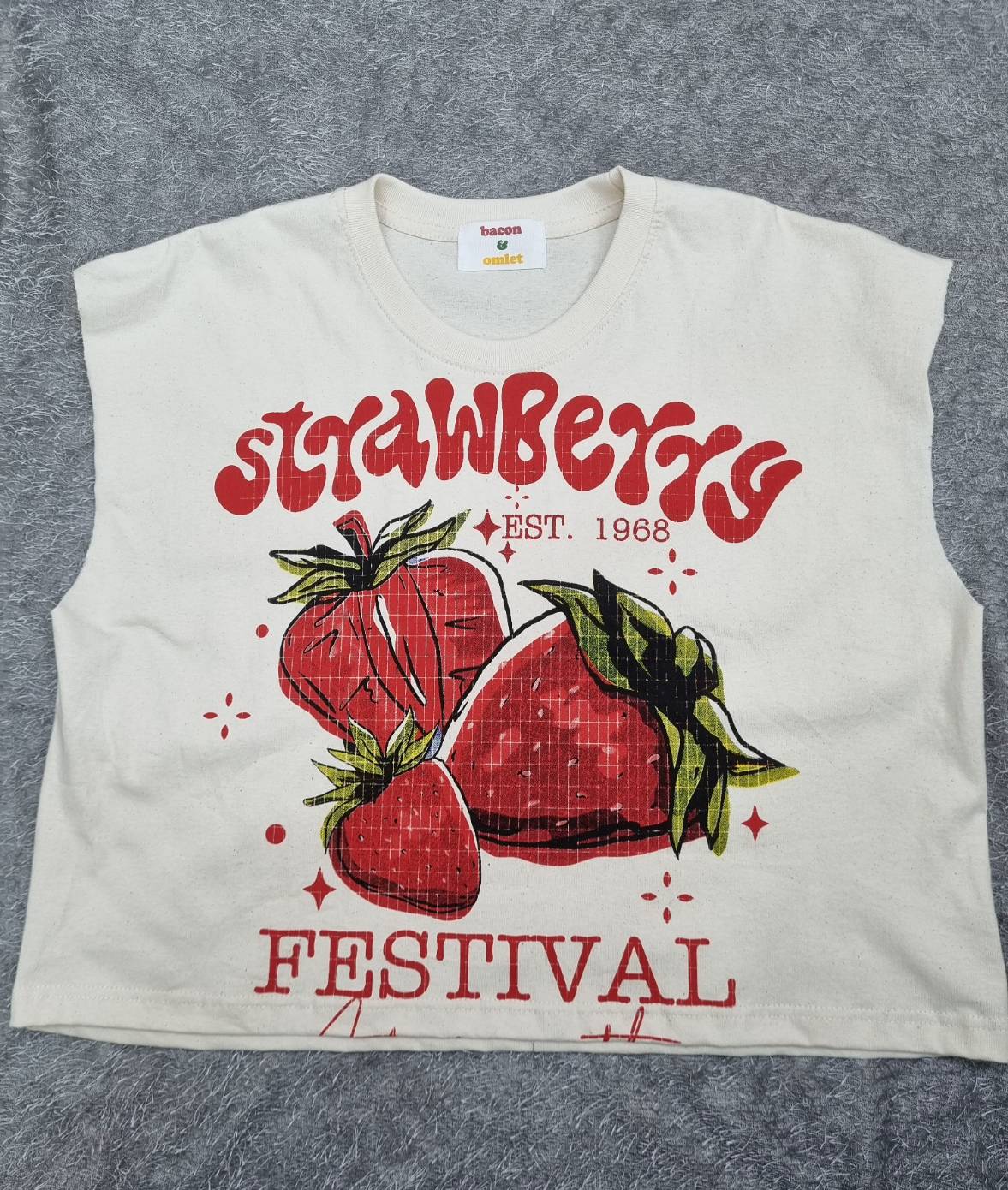เสื้อครอปสไตล์วินเทจ พิมพ์ลายสตอเบอรรี่ FESTIVAL (สำเนา)