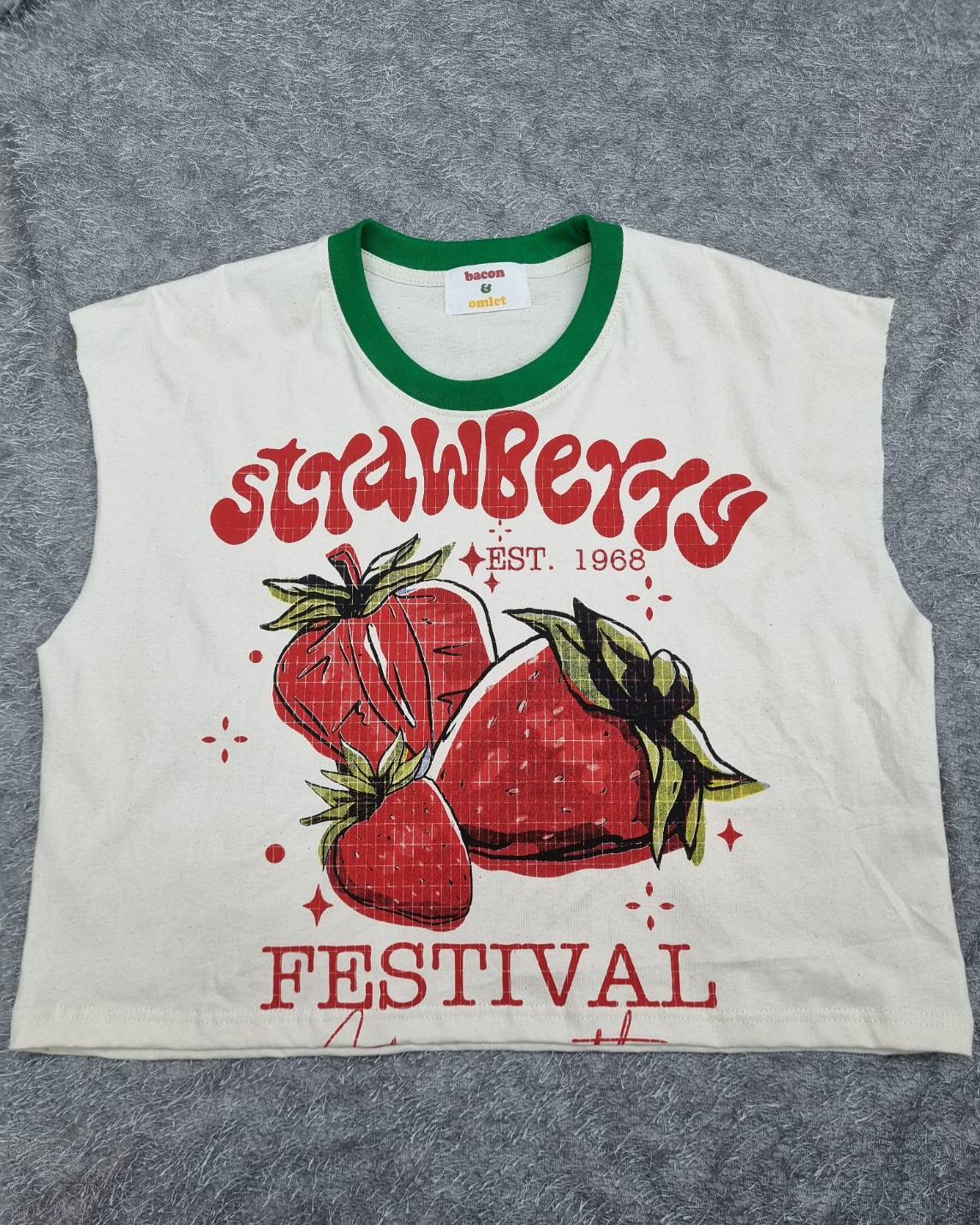 เสื้อครอปสไตล์วินเทจ พิมพ์ลายสตอเบอรรี่ FESTIVAL (สำเนา)