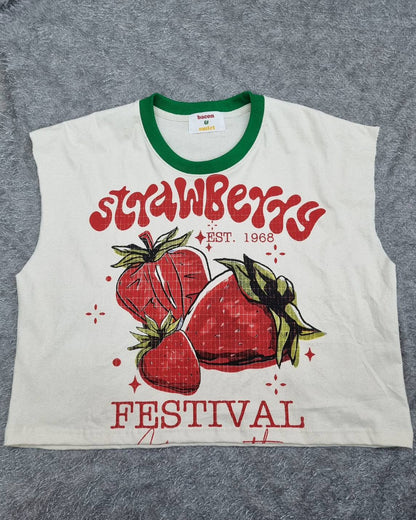 เสื้อครอปสไตล์วินเทจ พิมพ์ลายสตอเบอรรี่  FESTIVAL (สำเนา)
